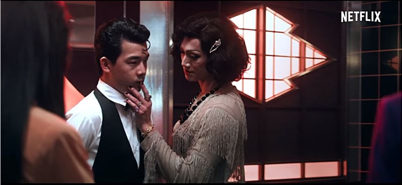 《華燈初上》中少爺小豪（胡瑋杰）被吳慷仁挑逗畫面印象深刻。（圖／翻攝自Netflix預告）