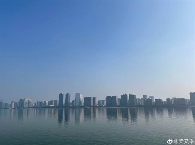 梁又琳新家在杭州錢塘江旁。(圖/ 摘自梁又琳微博)