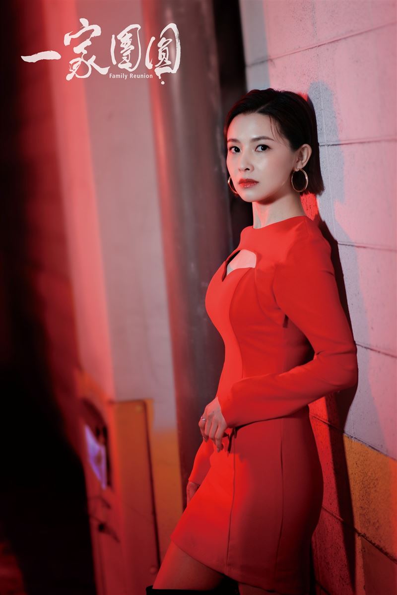 吳婉君投入拍攝《一家團圓》。（圖／翻攝自臉書）