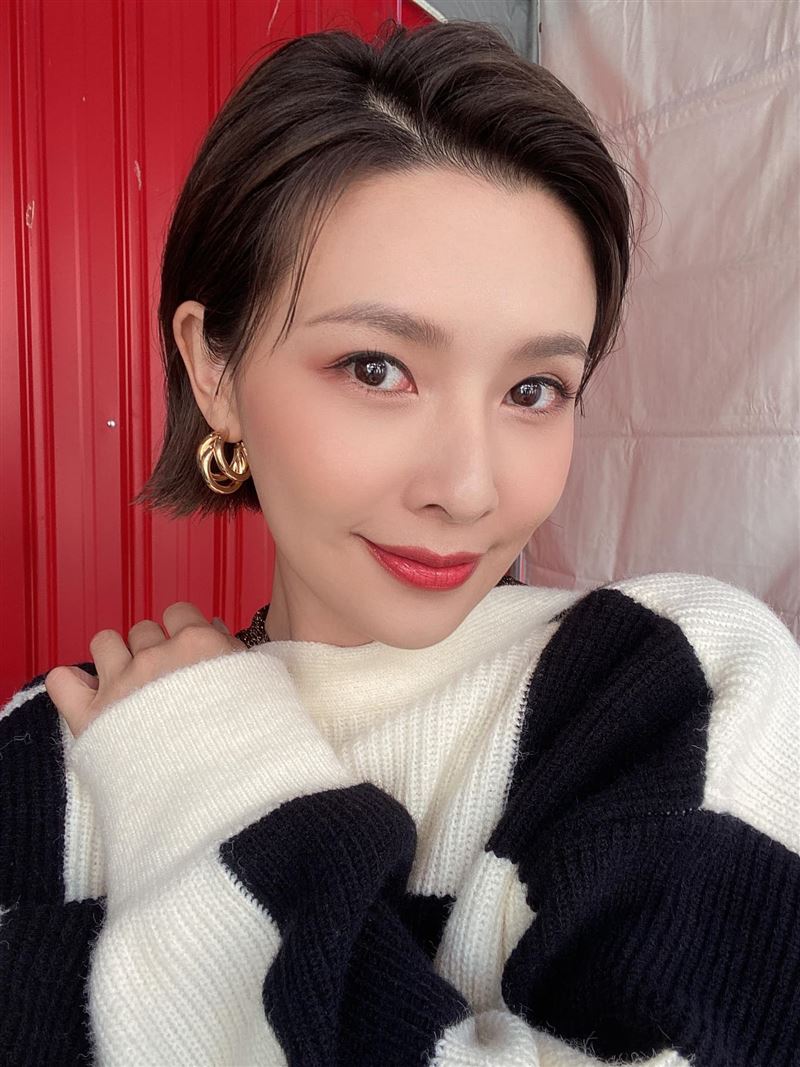 吳婉君表示把錢花光了。（圖／翻攝自臉書）