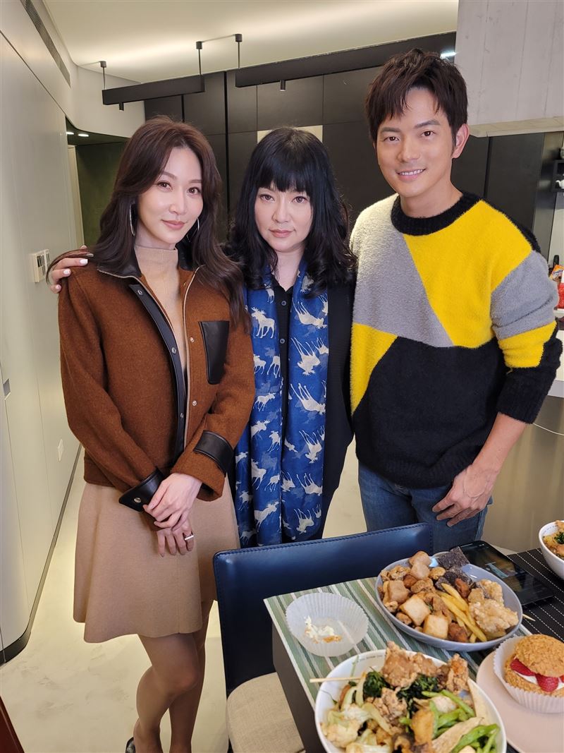 曾莞婷被搶劫，嚇壞唐老師和宥勝。（圖／喜鵲提供）