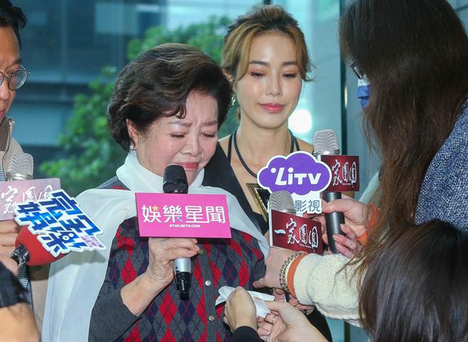 陳淑芳受訪聽到巴戈瞬間淚崩。（粘耿豪攝）