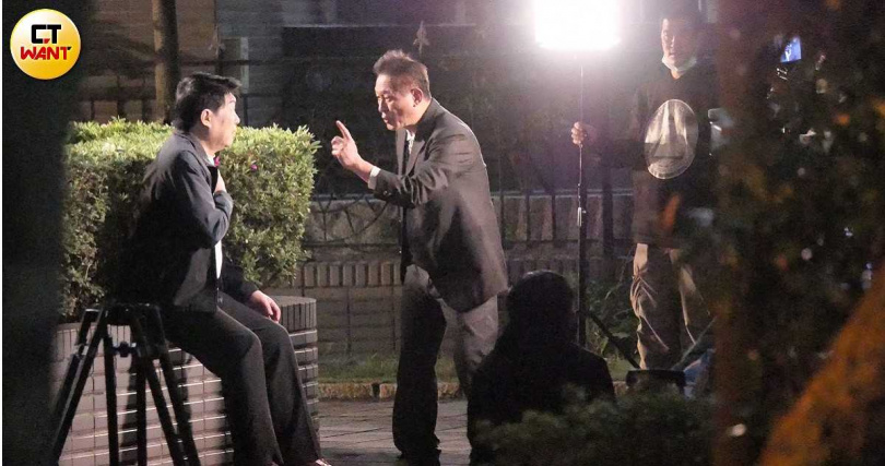 指著對方罵個不停,陳慕義情緒看來頗為激動。(圖/本刊攝影組)