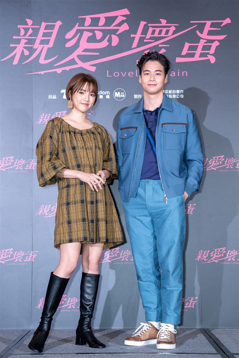 謝雨芝與林敬倫兩人分別飾演誤入豪門的小媳婦以及身處高級社區的菜鳥管家。(圖/TVBS提供)