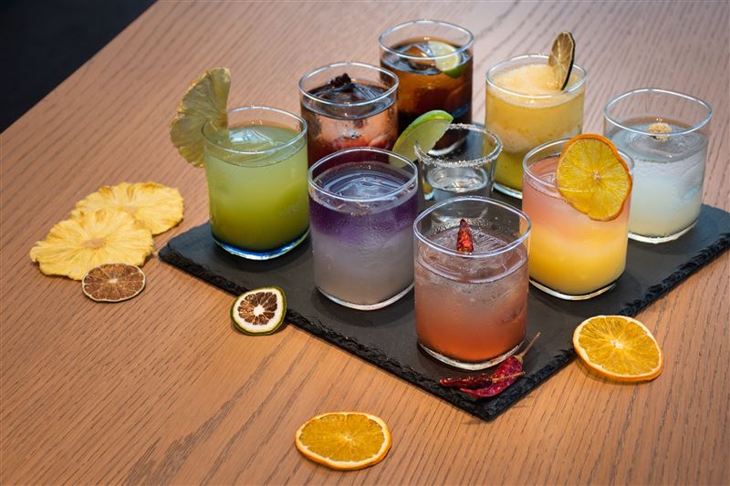 飯店推出「酒條通．逸飲而盡住房專案」搶攻夯劇商機。（圖／業者提供）