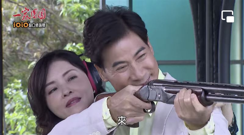何如芸指導翁家明進行飛靶
