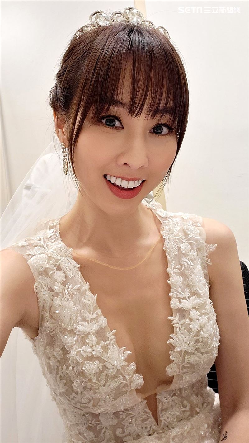 夏語心首次穿上火辣婚紗