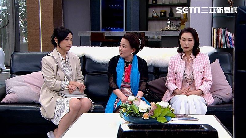 張琴和兩位媳婦談話