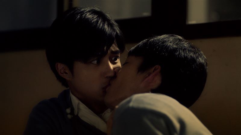林上豪（右）和石承鎬（左）有浪漫吻戲。（圖／CATCHPLAY+提供）