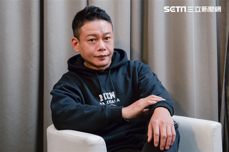 李康生曾懷疑自己父親的骨灰罈是否為真。(圖/記者楊澍攝影)