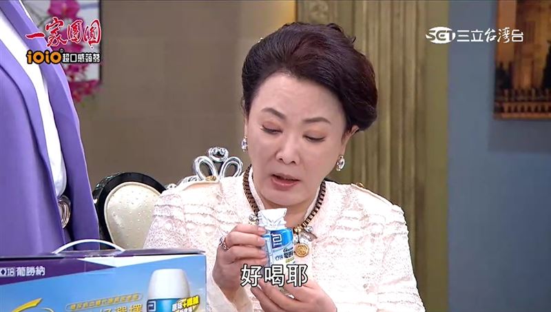 每天早上以「亞培葡勝納」營養品取代含糖飲料，方便又不會忘記。(圖/截自一家團圓)