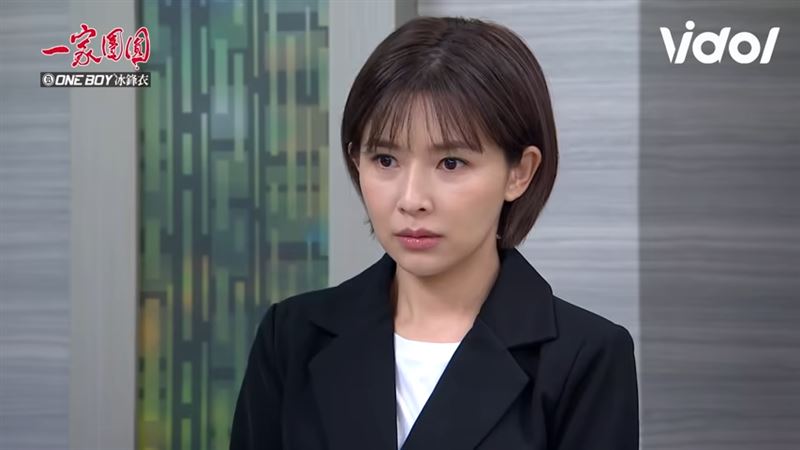 吳婉君小秘書造型可愛