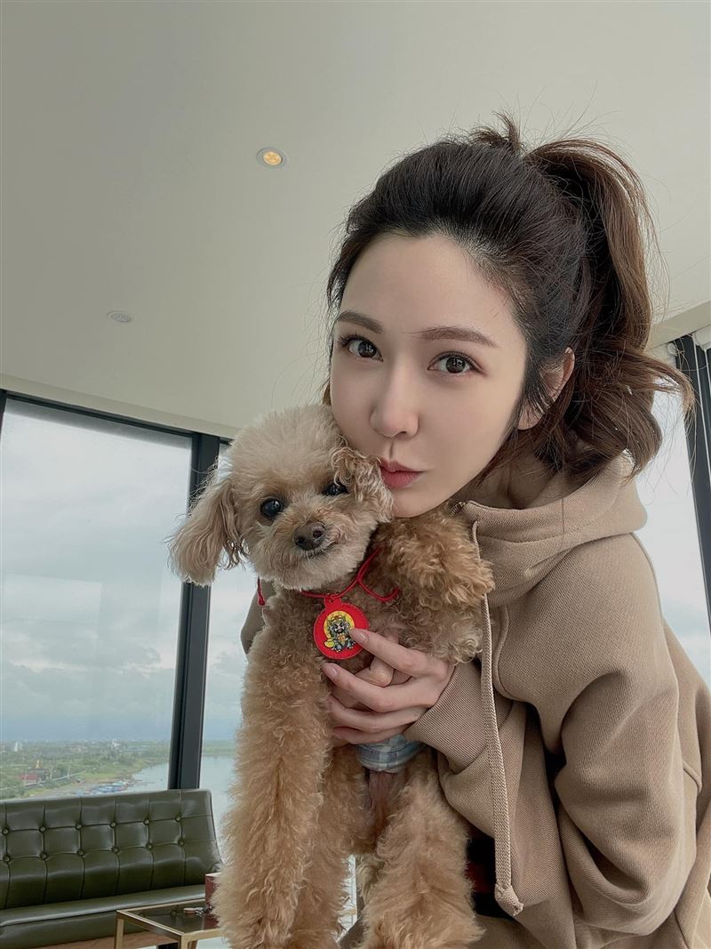 張天霖與曾莞婷在《機智校園生活》重逢，瞬間勾起許多觀眾的回憶殺。（圖／翻攝自曾莞婷臉書粉專）