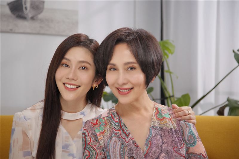 王宇婕爆料媽媽蕭瑤愛現金。(圖/嵐琳國際提供)