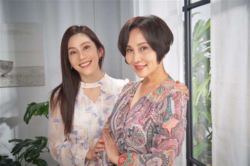 王宇婕祝福媽媽蕭瑤母親節快樂。(圖/嵐琳國際提供)