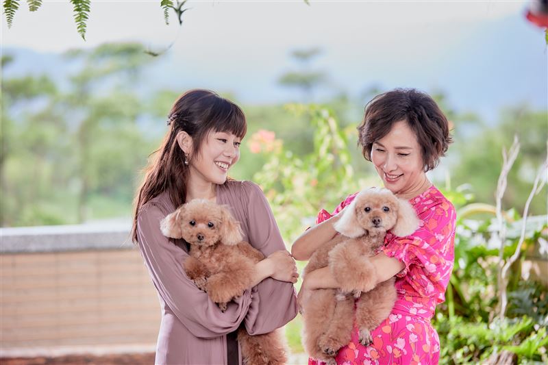 王宇婕表示一家四口的全家福讓她很感動。(圖/嵐琳國際提供)