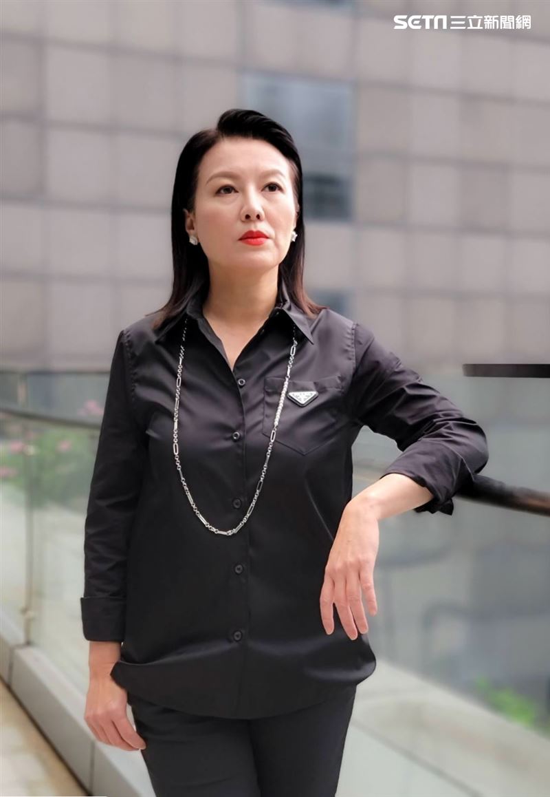 苗可麗劇中造型霸氣十足