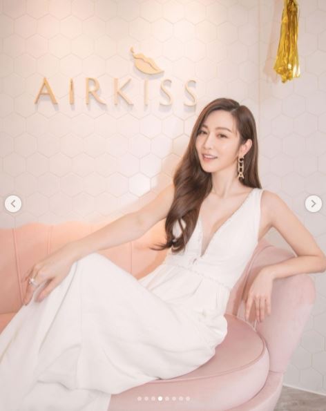 曾莞婷2020年投資近300萬，與朋友合開網美手搖飲料店「AIRKISS 飛吻茶飲」。（圖／翻攝自曾莞婷IG）