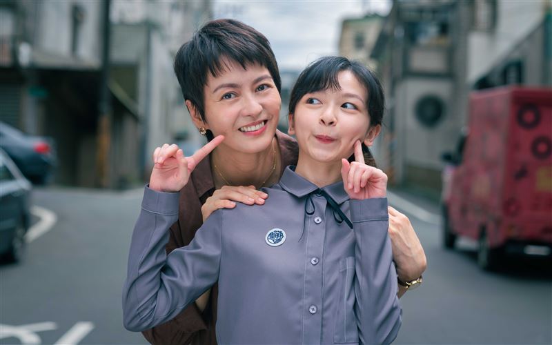 梁詠琪和陳姸霏演出母女。（圖／奇蹟映畫所提供）