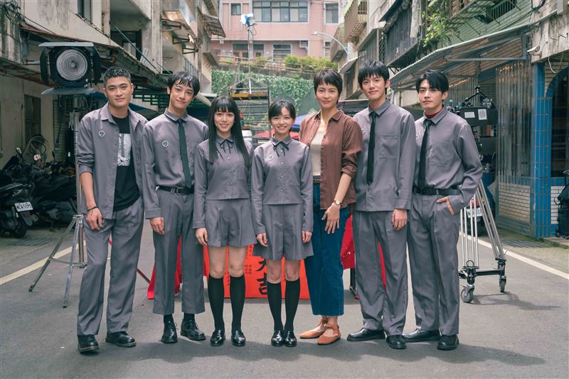 梁詠琪飾演一心為了讓女兒陳姸霏重考上好學校，不惜捨棄一切換取機會的單親母親。（圖／奇蹟映畫所提供）
