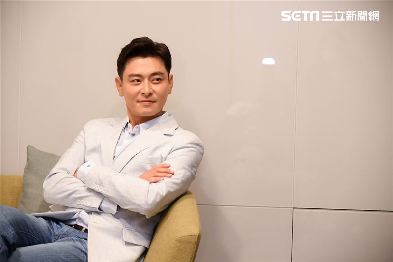 陳冠霖劇中喪妻後，因槍傷流落街頭變弱智一直到失憶，戲份吃重