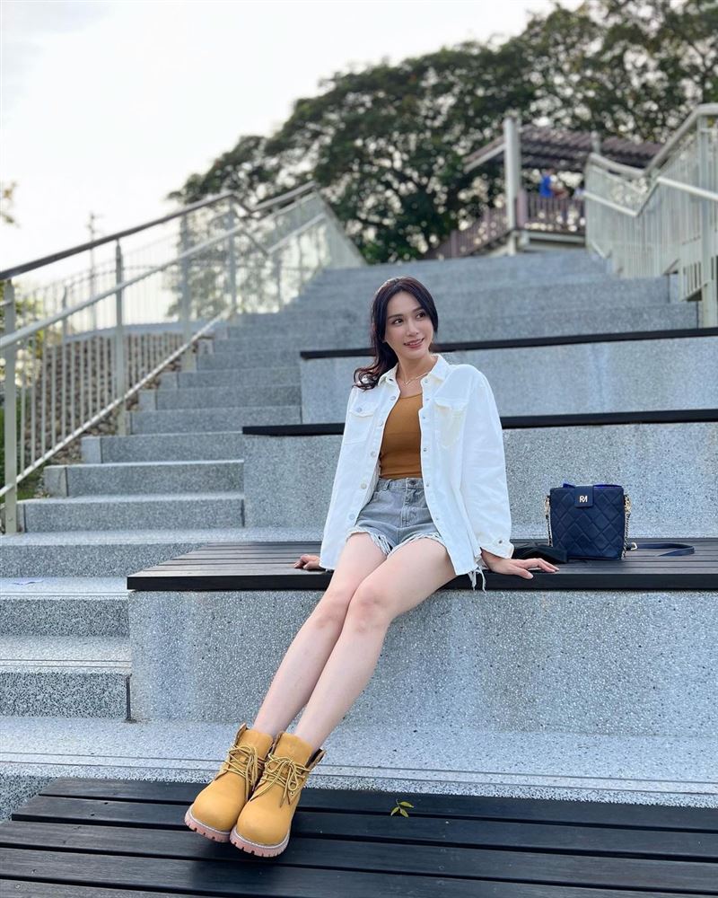 許鈞鈞外型亮麗更擁有一雙修長美腿。（圖／翻攝自許鈞鈞 IG）