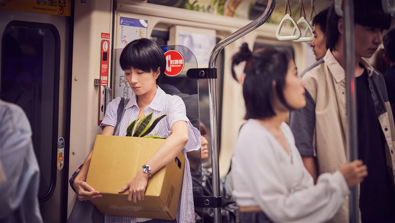 膝關節認為，劇中比較尷尬的設定是「台南人對台北的嚮往立場」。（圖／Disney+提供）