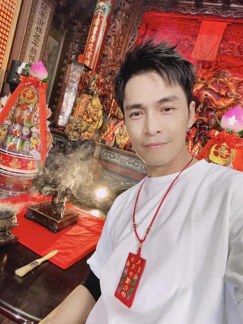 Gino劇中挑戰演乩童。（圖／翻攝自臉書）