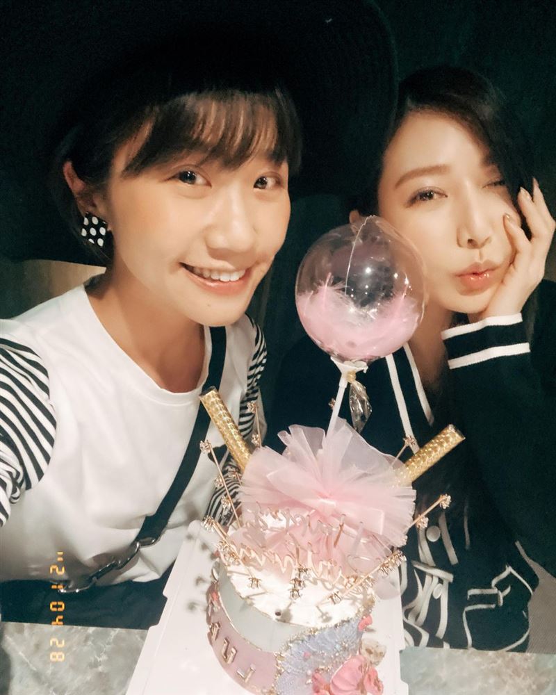 曾莞婷去年幫Lulu慶生，今感動恭喜她榮獲金鐘獎，「在我心中妳早就是金鐘得主了」。（圖／翻攝自曾莞婷IG）