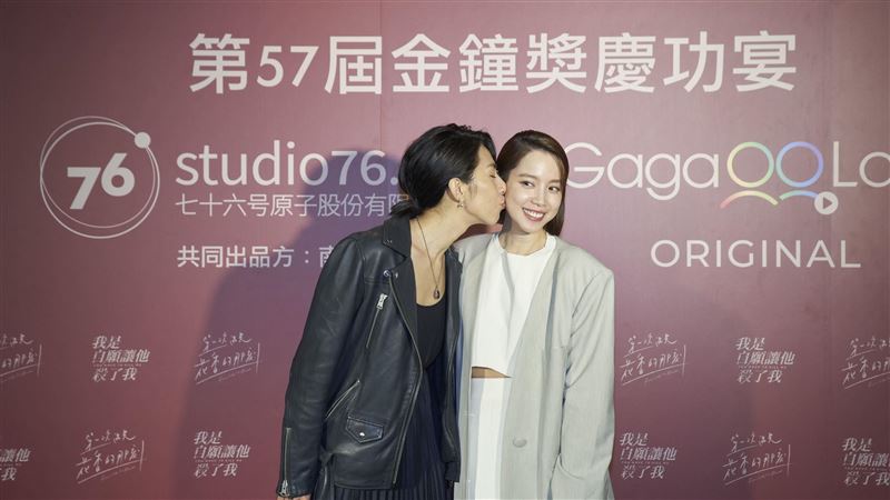  程予希臉上笑容藏不住。（圖／GagaOOLala提供）