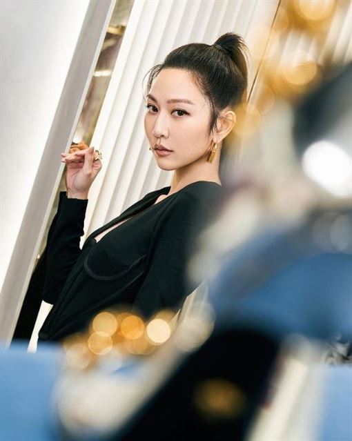 曾莞婷遭問「為什麼不拍戲」，今日（18）發文做出回應。（圖／翻攝自曾莞婷臉書）