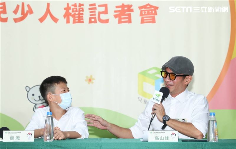 高山峰和兒子分享自身經歷。（圖／記者邱榮吉攝影）