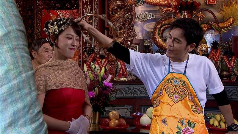 Gino演出「乩身大戰禮生」，觀眾看了紛紛留言「演得很傳神！太像了！」