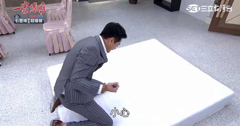林佑星怒割床墊。(圖/翻攝自三立台劇臉書)