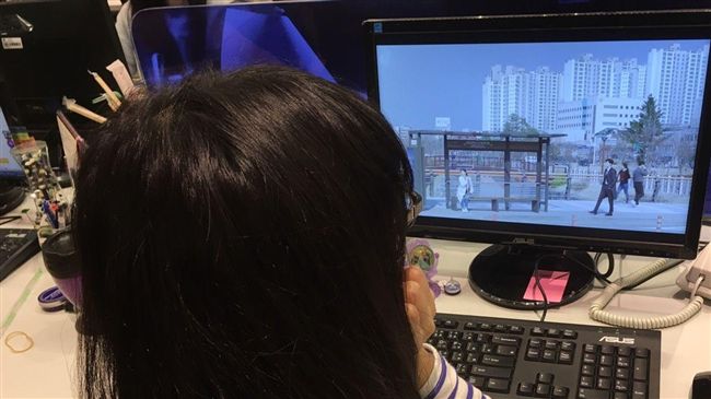 追劇是現代人的日常消遣之一。(示意圖/資料照)