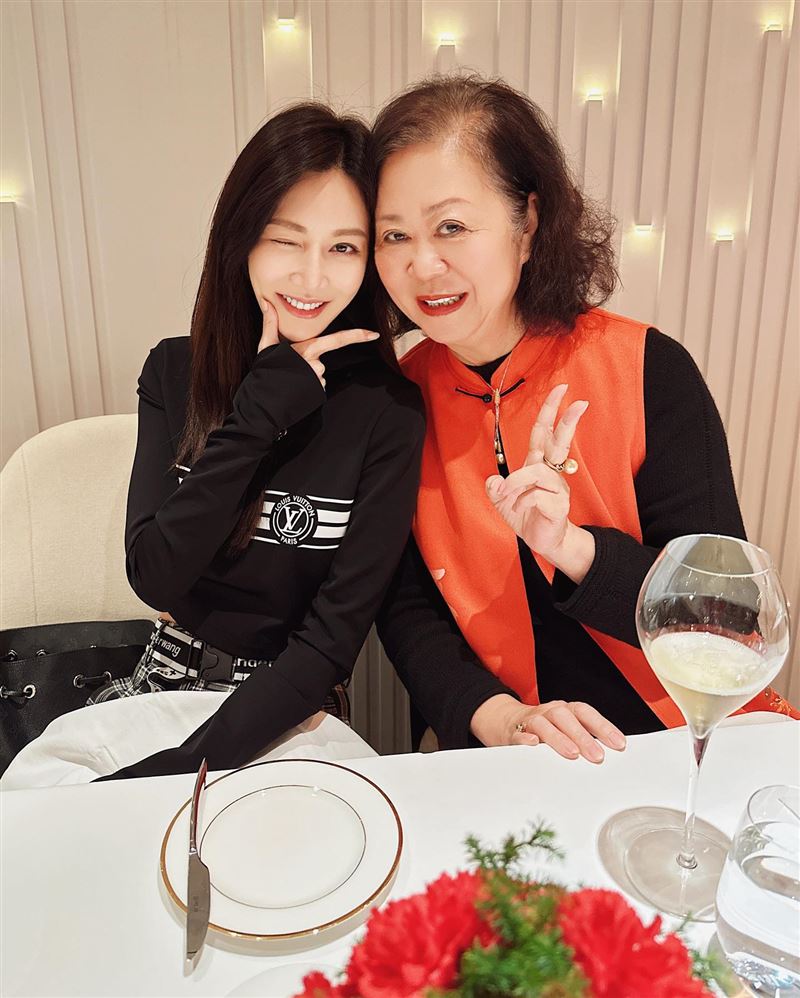 曾莞婷和媽媽感情好。（圖／翻攝自臉書）