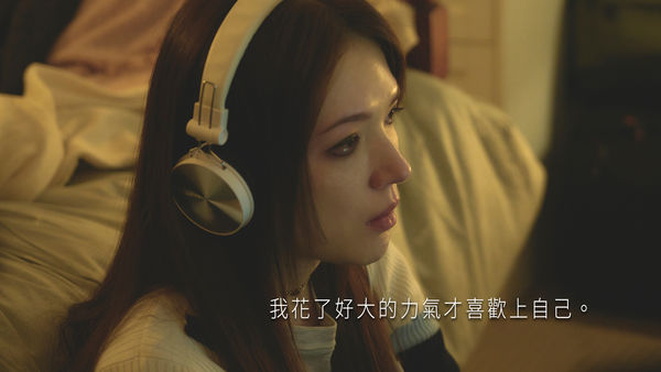 ▲Rebecca由許瑋甯飾演，劇中煙燻妝靈感來自艾薇兒。（圖／翻攝自Facebook／《不夠善良的我們》）