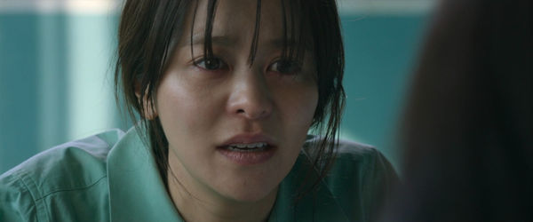 ▲▼《爭鋒相辯》才2集上演兇殺案「屍體呈下跪姿勢」　鄭麗媛遭伸狼手。（圖／翻攝自Disney+）