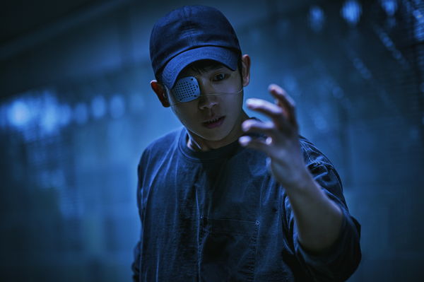 ▲▼《連瞳》丁海寅遭活摘器官！血腥尺度破表　Disney+一口氣公開6集。（圖／Disney+提供）