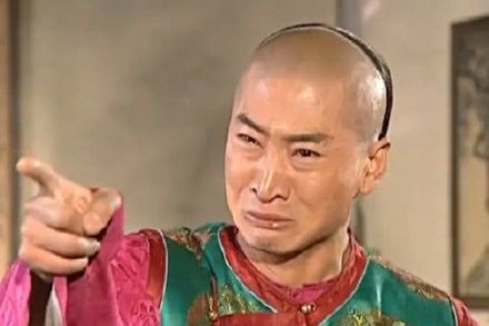 ▲《還珠》爾康周杰遭前任痛訴「不吃避孕藥就拋棄」　分手秒找小30歲新女友。（圖／翻攝自微博／）