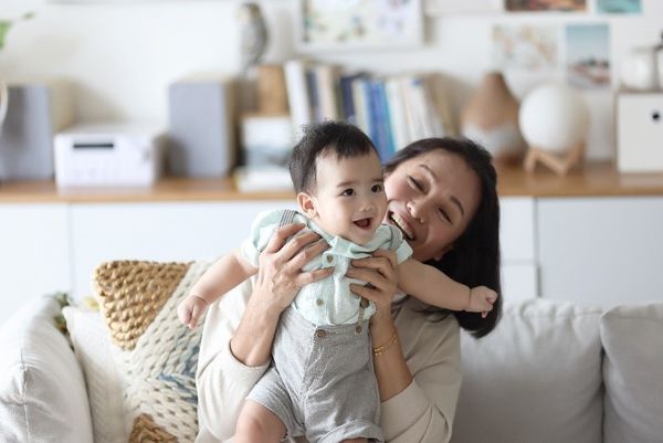 ▲潘麗麗《四樓的天堂》後代言專業營養品與金孫首度同框。(圖/佳格食品提供)