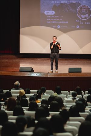 圖2:曹瑞原導演清楚自己內心有股力量帶領著。(圖/世新大學提供)