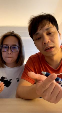 ▲網紅夫妻一家確診,遭到兒子學校家長控訴延遲通報。(圖/翻攝自Facebook/Halo-Mavis國際連線)