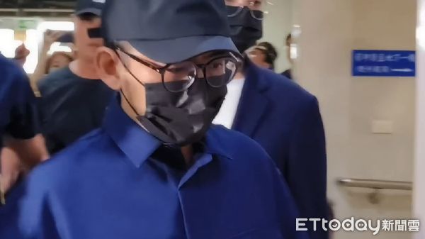 ▲藝人黃子佼涉性侵,移送北檢複訊。(圖/記者陸運陞攝)