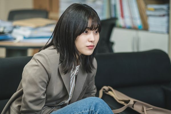 ▲李秀敬飾演當年案件的目擊者。（圖／Disney+提供）