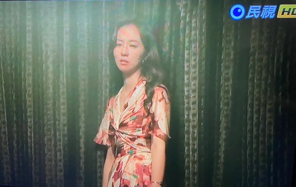 ▲《商魂》大結局2要角領便當,最後一幕大反轉起雞皮。(圖/翻攝民視)