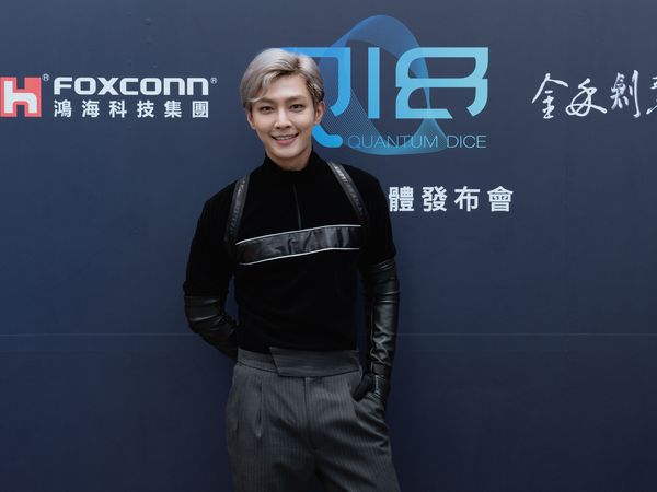▲人性科幻影集《Q18》李銘順、天心、炎亞綸、石知田、金士傑、李璇台中盛裝開鏡,導演周美玲。(圖/金禾創意提供)