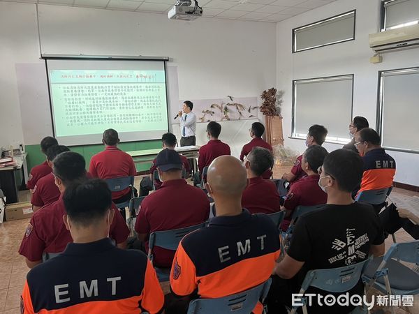 ▲台南市消防局第七大隊,邀請法律扶助基金會台南分會,在中正消防分隊會議室舉辦消防實務相關法律探討」,強化消防人員法學知識。(圖/記者林悅翻攝,下同)