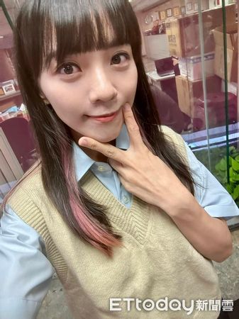 ▲▼萬老師要來了!黃捷神還原「麻辣鮮師」當學生 六合夜市合體掃街。(圖/記者賴文萱翻攝)