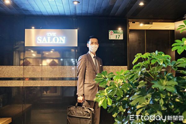 ▲台北晶華酒店也推出「晶‧華燈初上」住房專案，即日起至1/30開賣，兩人成行、每人每晚3,990元起，加購高鐵車票可享8折優惠。（圖／記者彭懷玉攝）